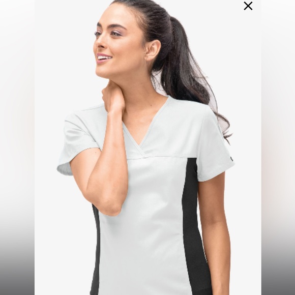 Cherokee Tops Cherokee Flexibles Womens 2pocket Vneck Scrub Top